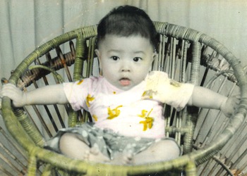 嬰兒時期的漢文已經有型有款，坐姿多有霸氣！