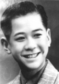 林家聲生於香港大埔，九歲便粉墨登台飾演武松。
