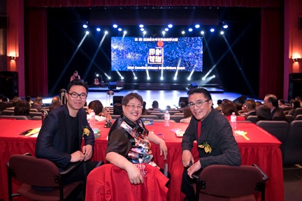 大會評判包括（左起）全方位音樂人及創作人 Allan Lau、加拿大中文電台高級副總裁盧業瑂、殿堂級音樂大師 Richard Yuen，三位要在水準極高的入圍歌曲中選出得獎者，實在費煞思量。
