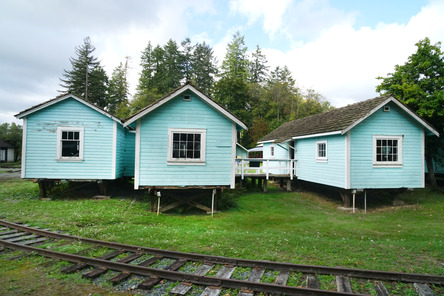 伐木場的多用途木屋，能放在火車卡上搬移。