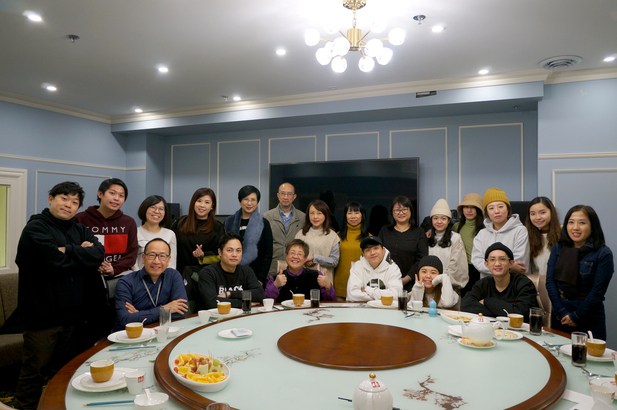 12 月 1 日，Lokman、AK 以及 Viu TV 和 MakerVille 的工作人員來到電台開工作會議，當晚加拿大中文電台於揚揚私膳房筵開兩席，宴請一眾貴賓。