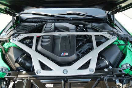 M3 CS 引擎廂，減磅的同時能加強抗扭力。