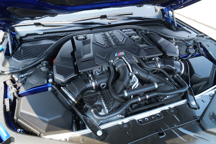 M8 Competition 的 V8 引擎，馬力與負重比在 M 車中屬最低。