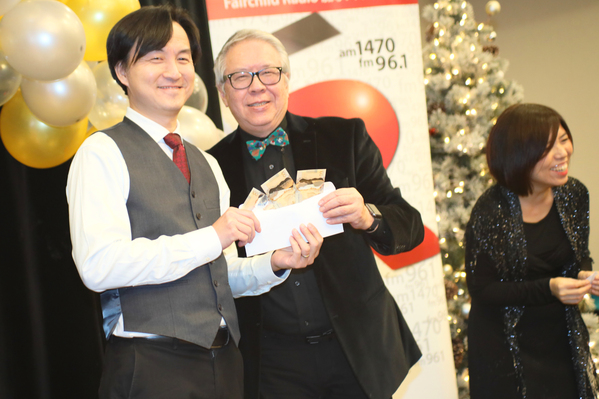 加拿大中文電台的 Financial Controller Bernard Tsui 不枉「財神爺」美名，當晚一舉贏得 $300！ 