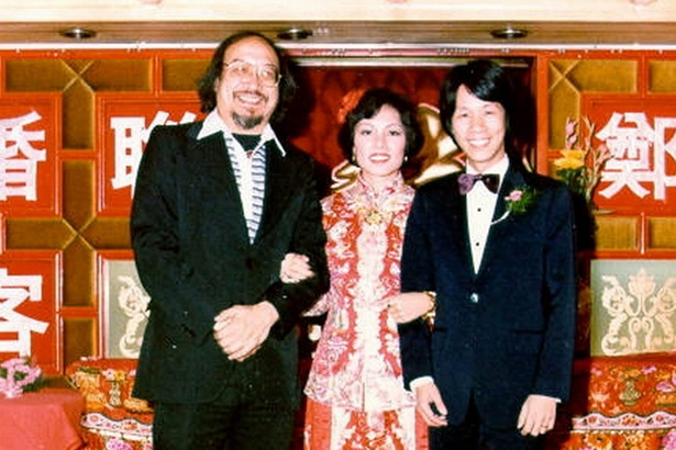 Larry 和 Uncle Ray 因為點唱歌曲而成為好友，Larry 結婚時，Uncle Ray 亦受邀參加婚禮。(Photo from Larry Lo's facebook)