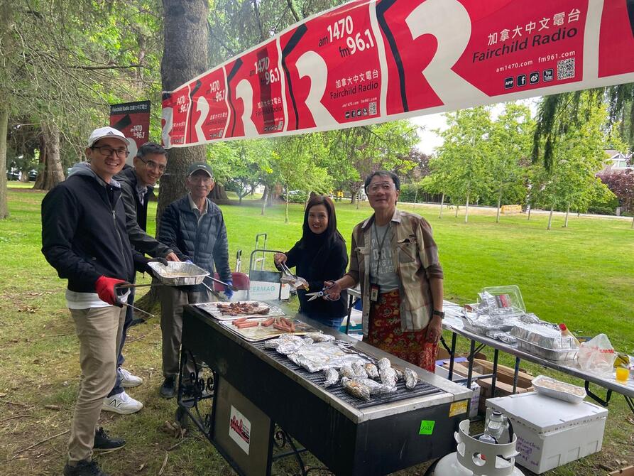 全國原住民歷史月加拿大中文電台主持員工齊聚一堂BBQ13569