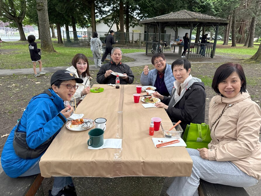 全國原住民歷史月加拿大中文電台主持員工齊聚一堂BBQ13572
