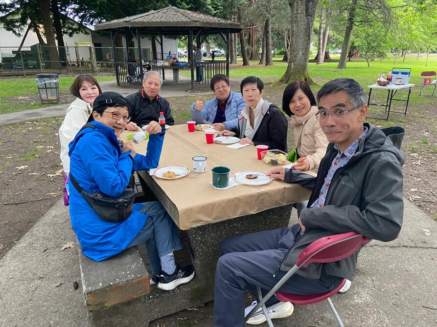 全國原住民歷史月加拿大中文電台主持員工齊聚一堂BBQ13584