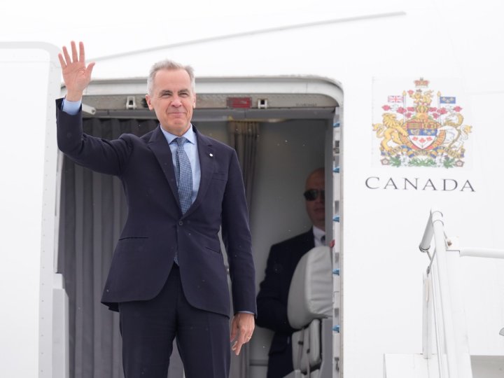 總理卡尼抵達馬來西亞