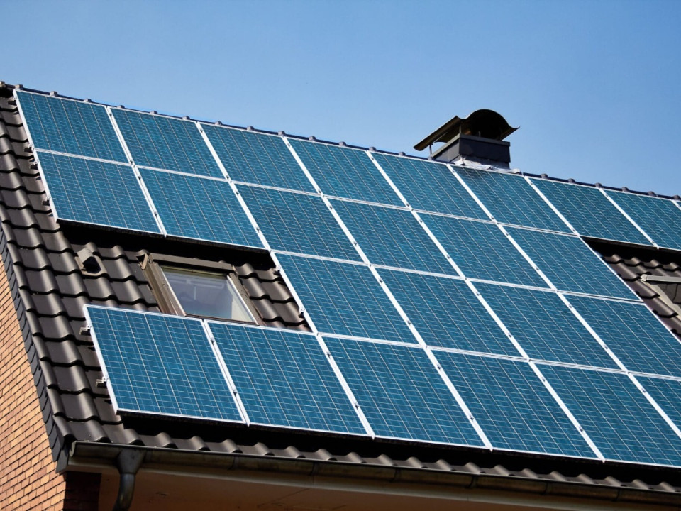 BC水電局回扣安裝屋頂太陽能及電池儲存系統用戶