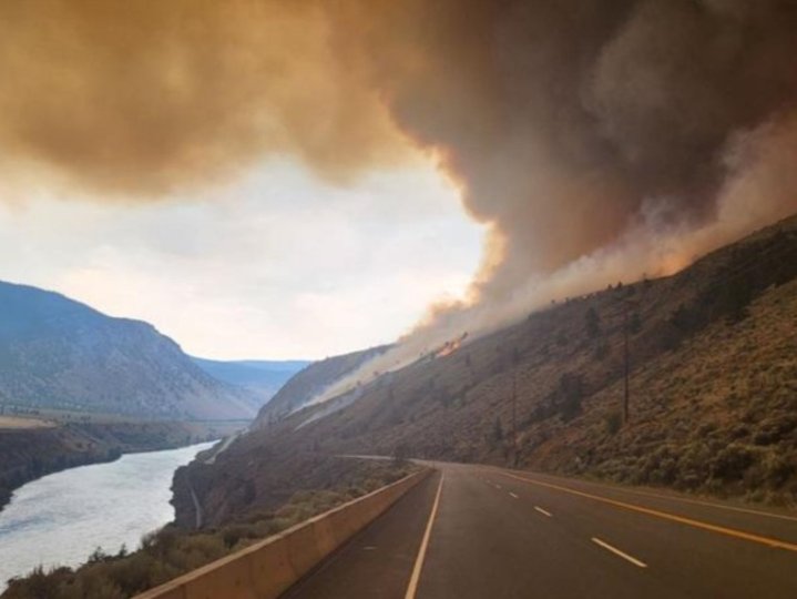 BC省各地幾百宗山火冒出的煙霧導致多處發出空氣質素警示預測煙霧會在周末漂至低陸平原