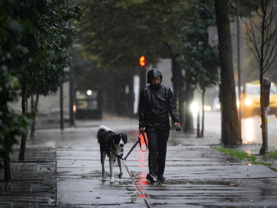 周末降雨量打破多項紀錄 最少兩人死亡