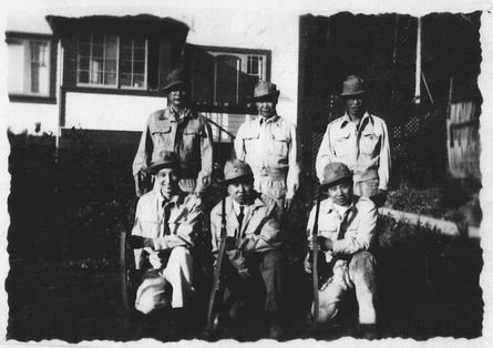 二次大戰期間，Alert Bay 的華裔居民有份參加輔助海岸防衛隊 Pacific Coast Ranger（前右一為 Eddie Wong）。(Photo provided by Chuck Wong)
