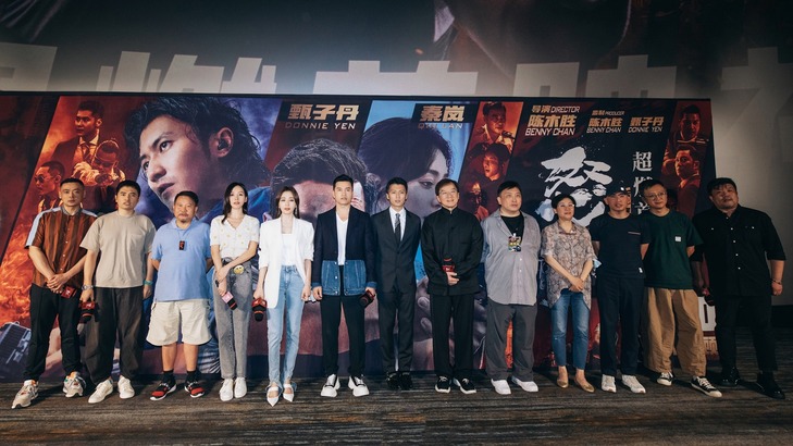 在北京舉行的《怒火》首映會，除了有謝霆鋒、秦嵐和呂良偉等演員出席，也有多位電影界的猛人包括成龍、林超賢、王晶等來站台，以示對陳木勝的懷念與支持。