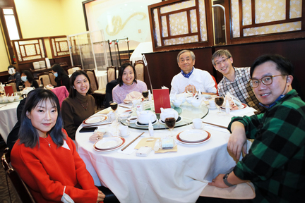 左起：謝瑩瑩、曾詩琪、王子晴、陳敏明、陳心田、黃耀鳴。