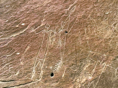 石刻岩畫多描繪傳說中的酋長和魔匠。