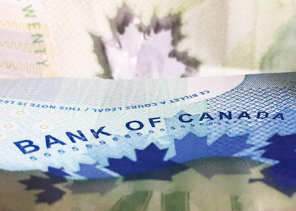 今年 9 月，加元對美元匯率曾一度跌至 75.15 美仙，跌至 2 年來的新低。(Photo from Canadian Press)