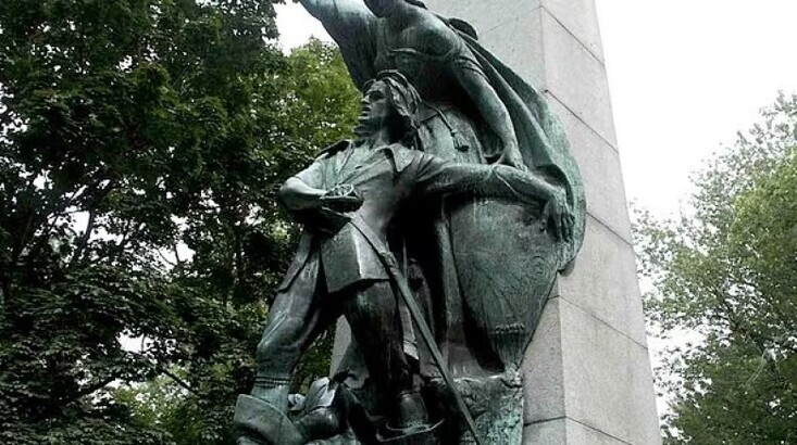 魁北克省滿地可市公園內，紀念法國士兵 Adam Dollard des Ormeaux 的雕像。(Photo from Gene Arboit/Wikimedia Commons)