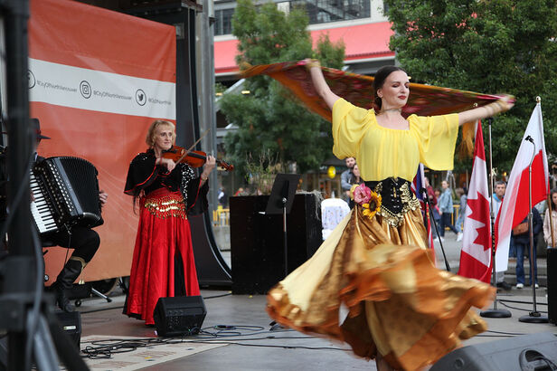 Parno Drom 團隊帶來東歐的吉卜賽音樂和舞蹈。