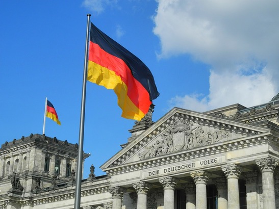 德語是比較複雜難學的語言，但也是相當優美的語言。德語會依照區域的不同而夾雜不同的口音和方言，有些偏像浪漫的法語，有些則偏像西班牙語，但是，德語絕對是表情豐富的語言，很有學習價值。除了在德國通用，全球有超過一億人都講德語。(Photo from Pixabay)