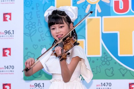 亞軍 Tiffany 拉得一手很好的小提琴，達表演級水準，為她摘下 Little Sunshine 的才藝大獎。