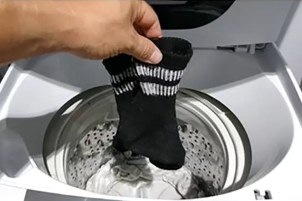 直接讓襪子保持反過來的狀態拿去洗。(Photo from 日本警視廳警備部災害對策課 X)