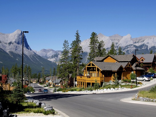 Canmore, AB (Photo from Pixabay)
