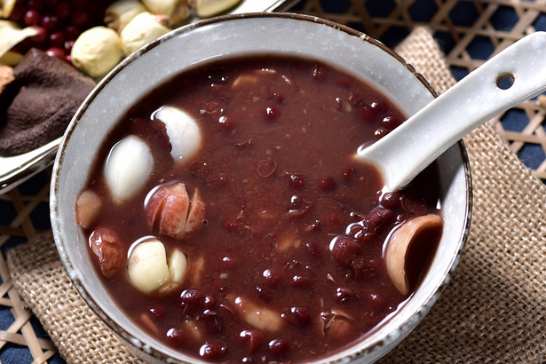 紅豆是非常普遍又富含營養價值的健康食品，不論是拿來熬粥、煮飯、燉湯抑或做成甜點，都相當可口。(Photo by baike.baidu.hk)