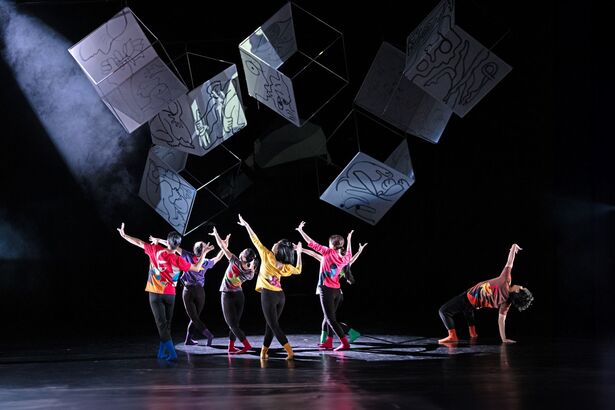 成立於 1997 年的極至體能舞蹈團，是台中首支專業現代舞蹈團，20 多年來創作了超過 30 部大劇場作品，獲邀參與國內外演出超過 1,560 場次，多次獲獎，2016年 更獲頒「台中市表演藝術金藝獎」。