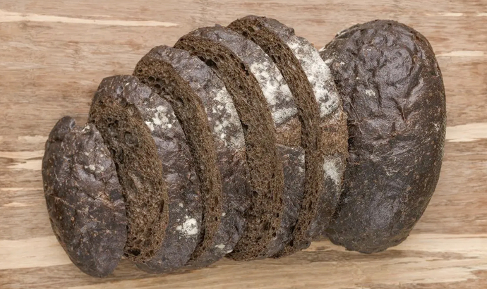 「德國黑麥麵包」（Pumpernickel）是一種傳統的德國麵包，質地厚重，由全黑麥麵粉製成，富含維他命 B、木脂素、纖維及抗性澱粉，不但有利腸道健康，而且低 GI（Glycemic Index，升糖指數），能減少餐後血糖波幅。