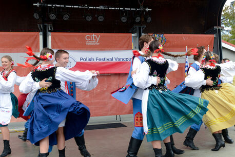 Polonez Polish Folk Dance Group Vancouver 曾多次為溫哥華波蘭節表演，可謂活動的台柱。