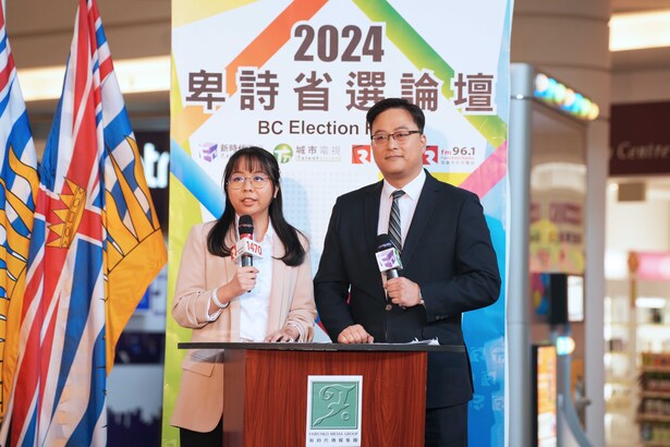 Moderators of the Forum (from left) Mandy Wen of Fairchild Radio, Clement Tang of Fairchild TV.