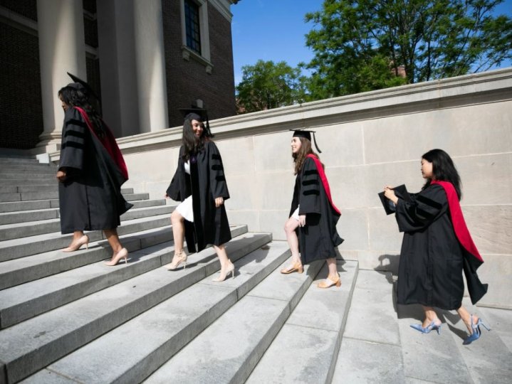 哈佛大學畢業禮數百人離場 抗議校方懲罰曾參與示威的學生