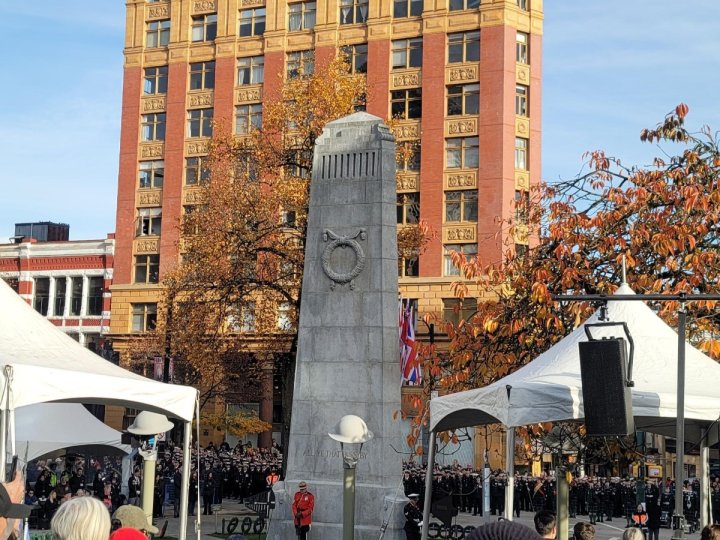 溫哥華市中心勝利廣場今日舉行國殤日紀念儀式